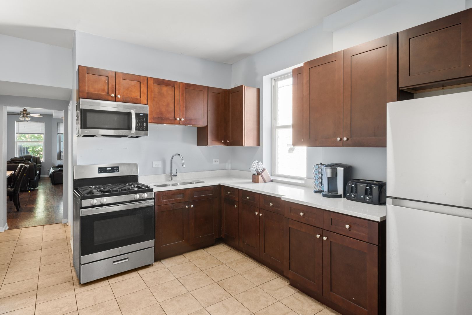 845 N Avers Avenue Property Photo 13