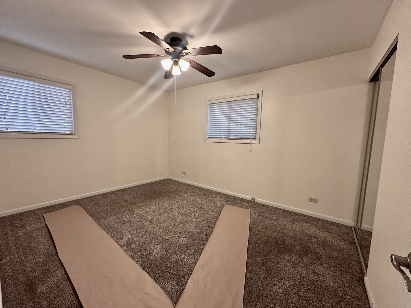 1702 W Oakton Street Property Photo 4
