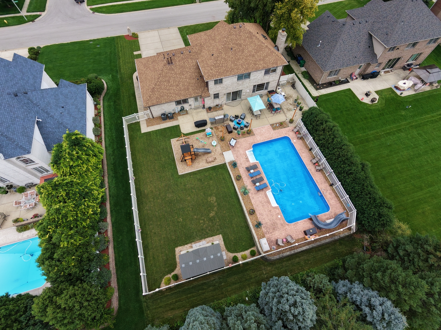 16015 Ridgewood Drive Property Photo 4