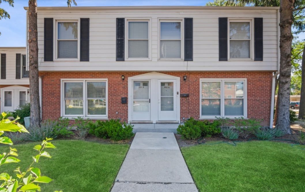 901 Waukegan Road B Property Photo 1