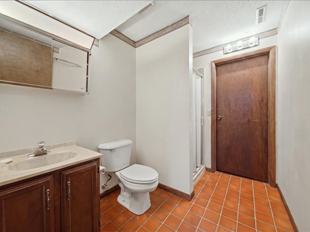 1024 Eustace Property Photo 34