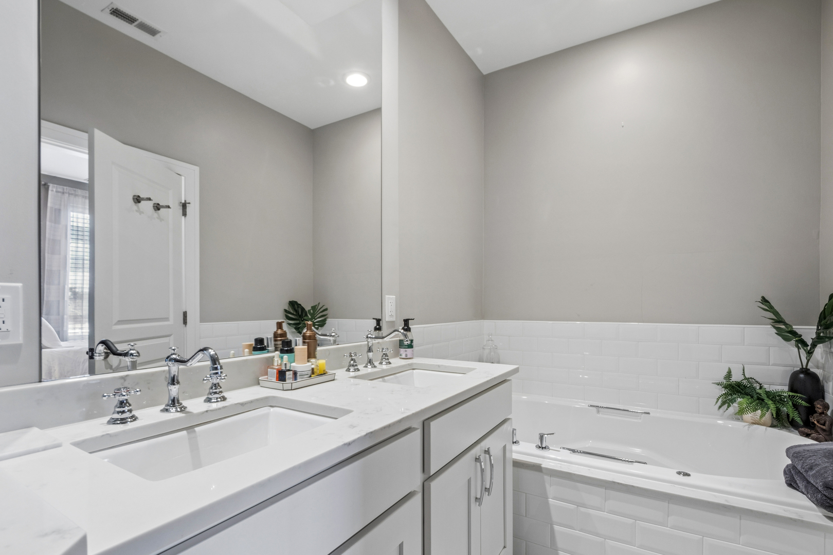 1937 W Diversey Parkway 3d Property Photo 19