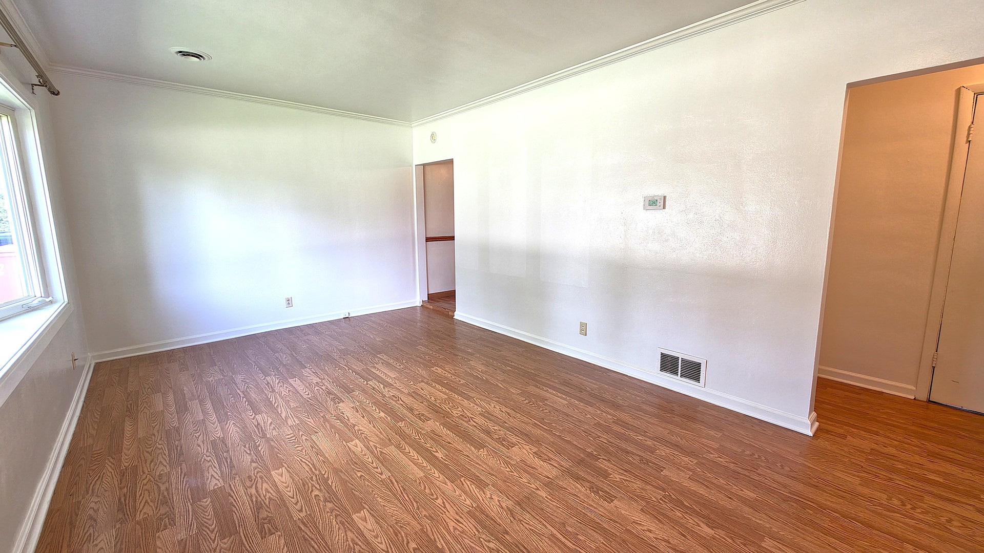 208 E 8th Avenue Property Photo 3