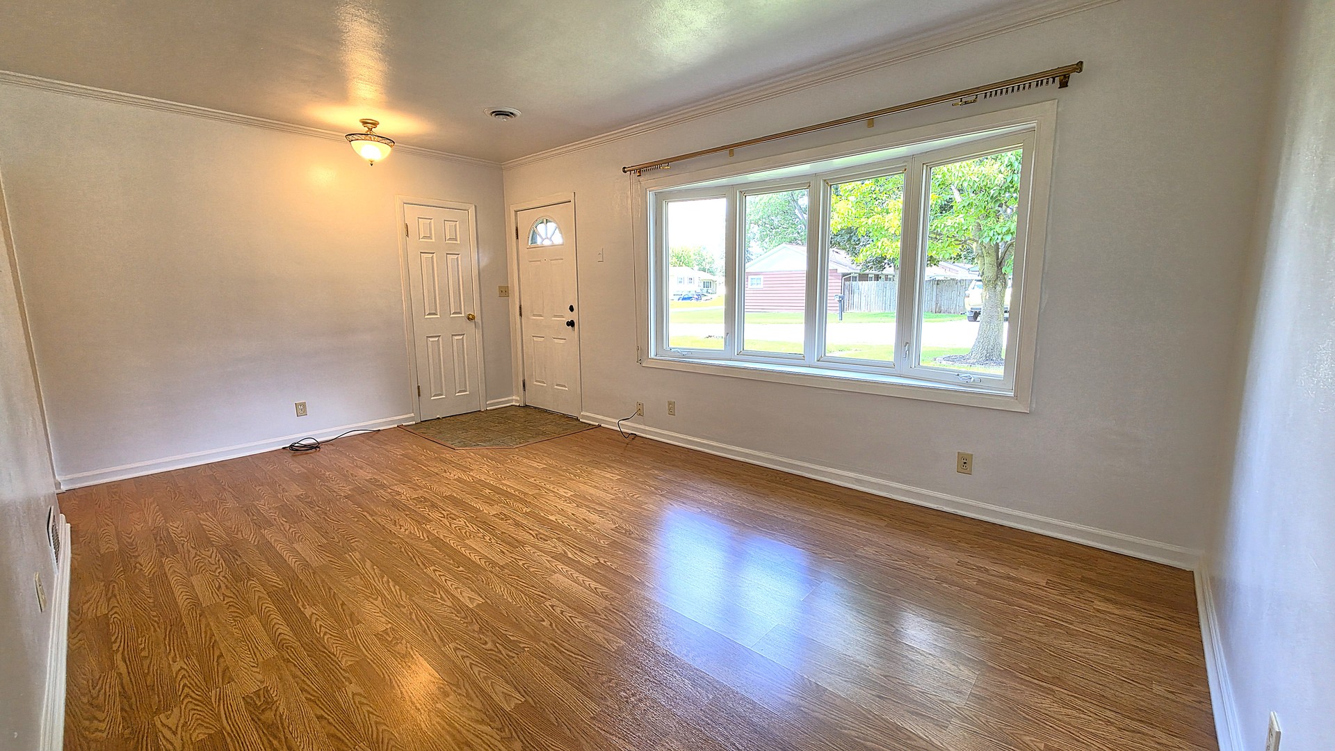208 E 8th Avenue Property Photo 4