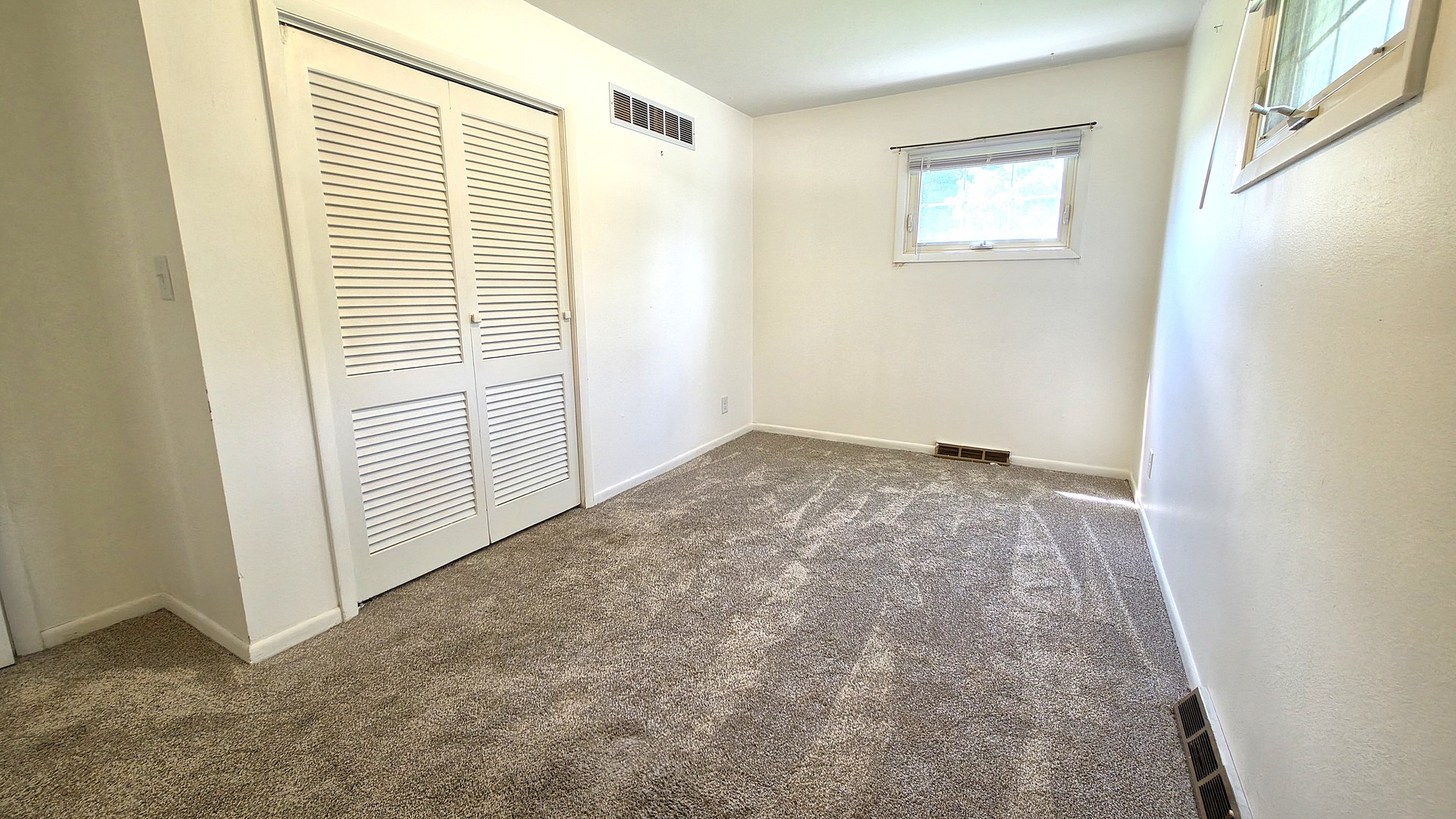 208 E 8th Avenue Property Photo 10