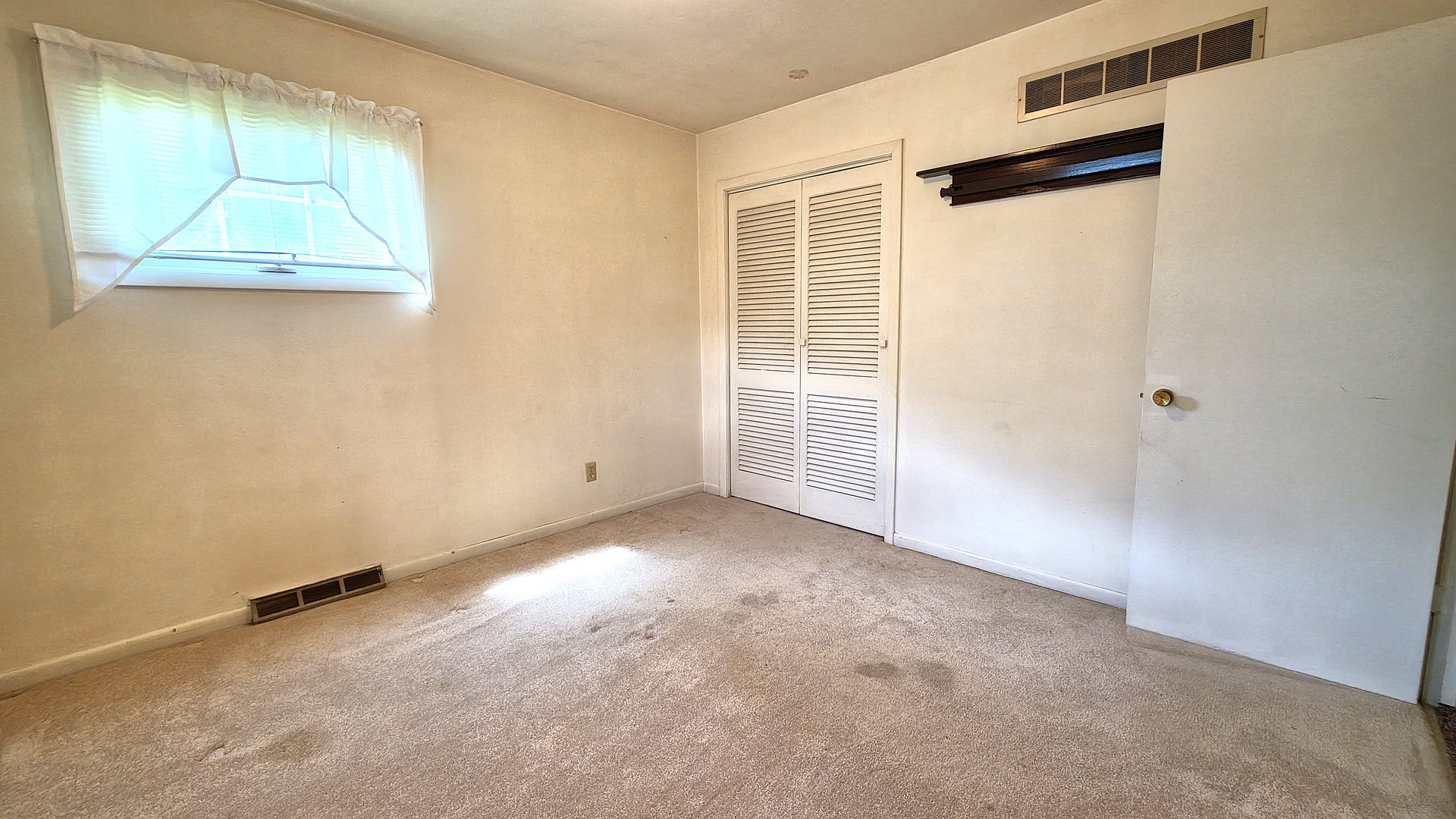208 E 8th Avenue Property Photo 12