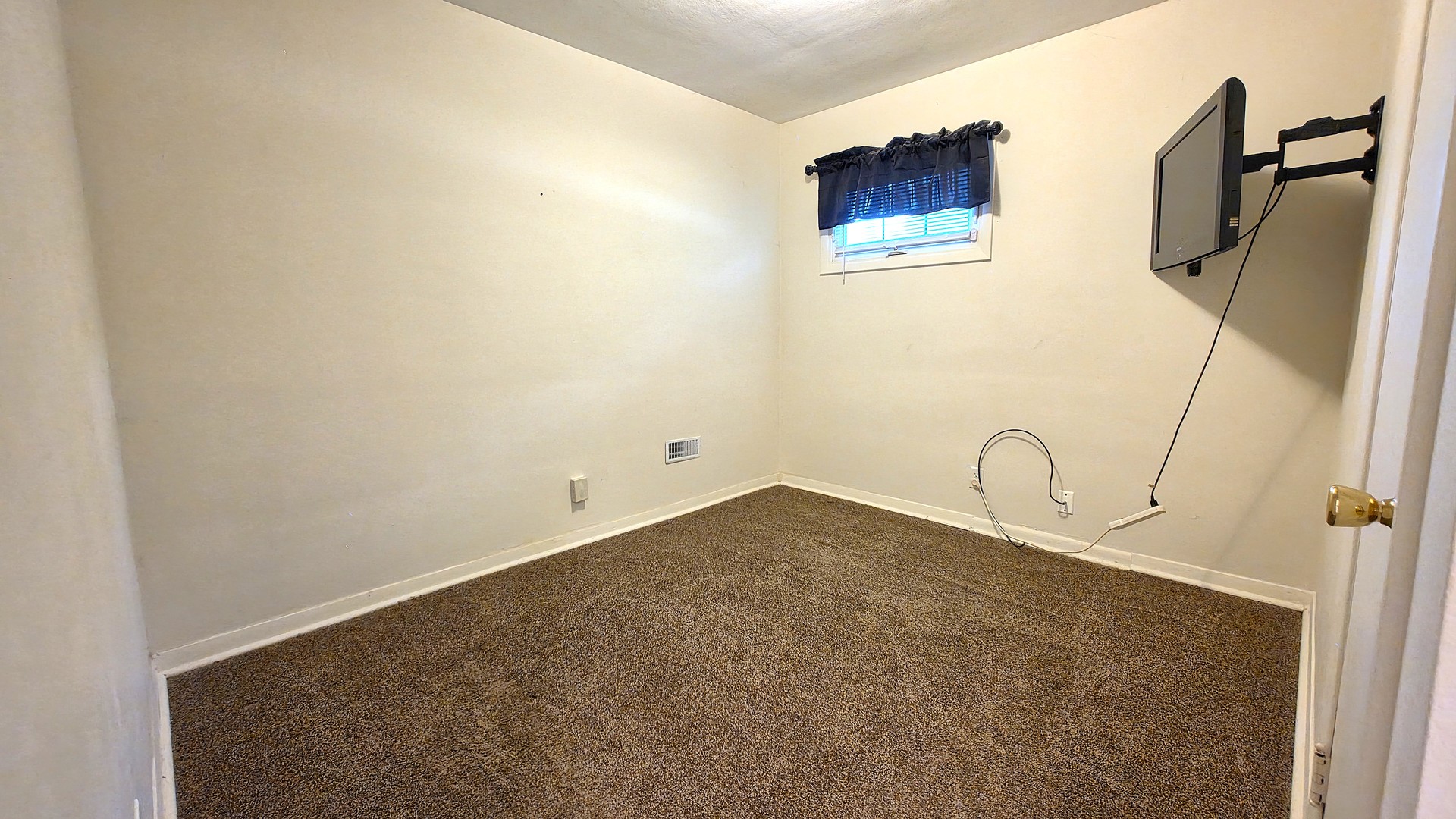 208 E 8th Avenue Property Photo 13