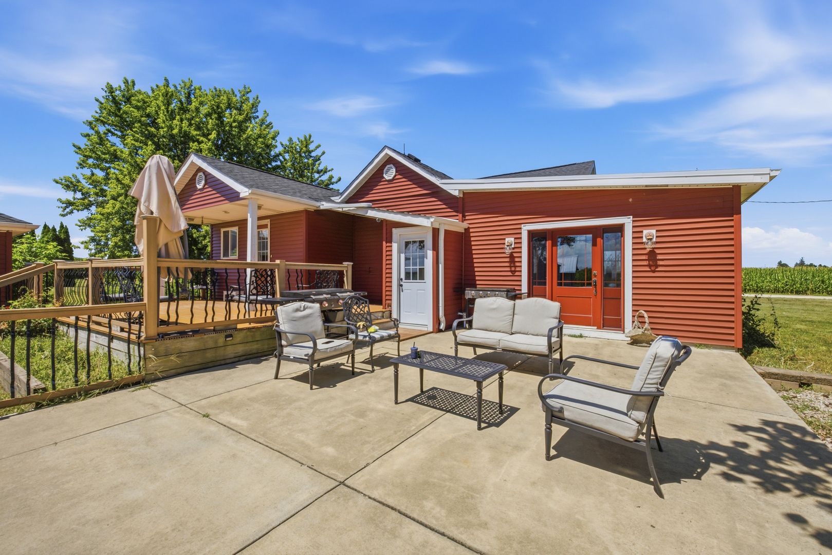 15825 E Lindenwood Road Property Photo 1
