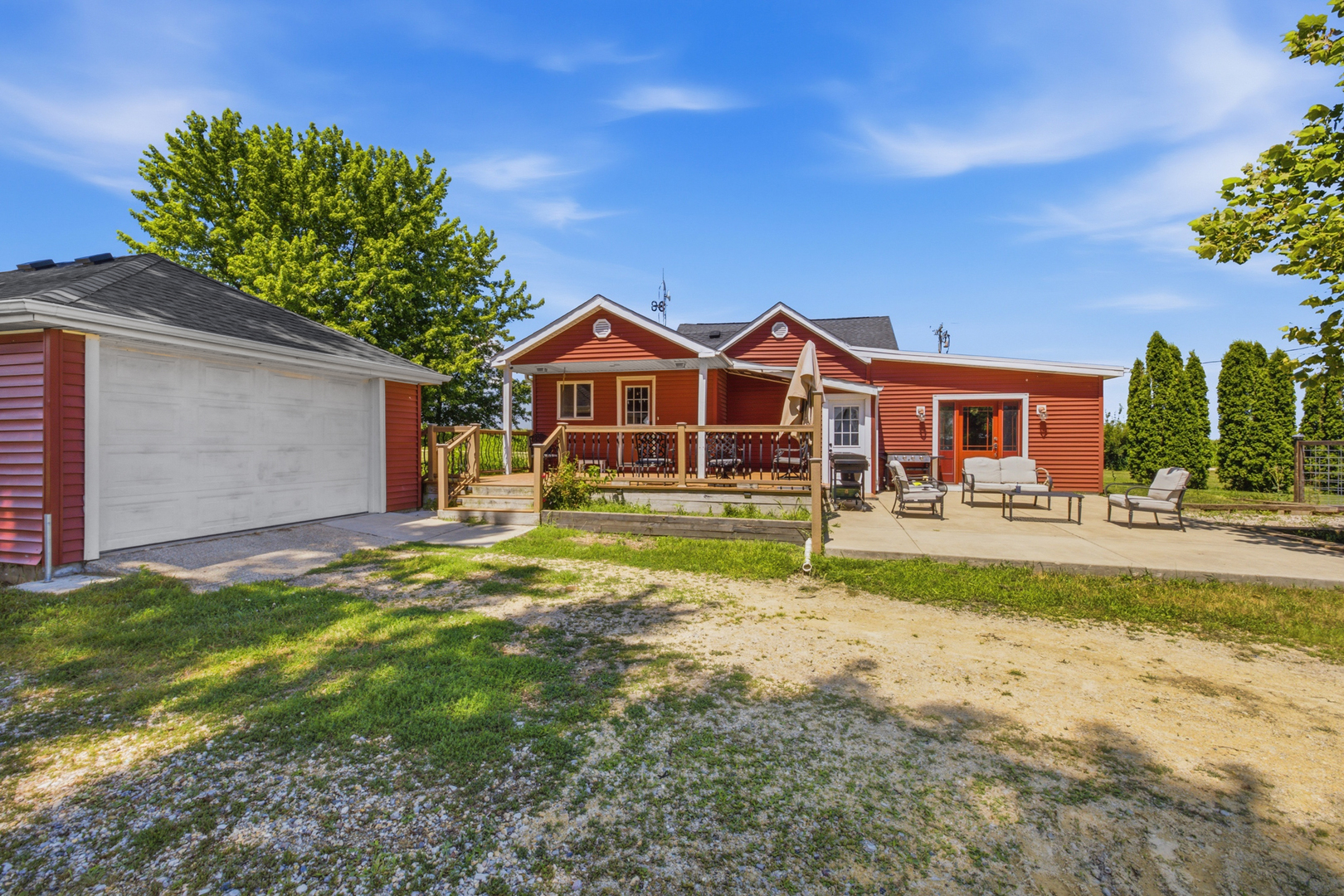15825 E Lindenwood Road Property Photo 3