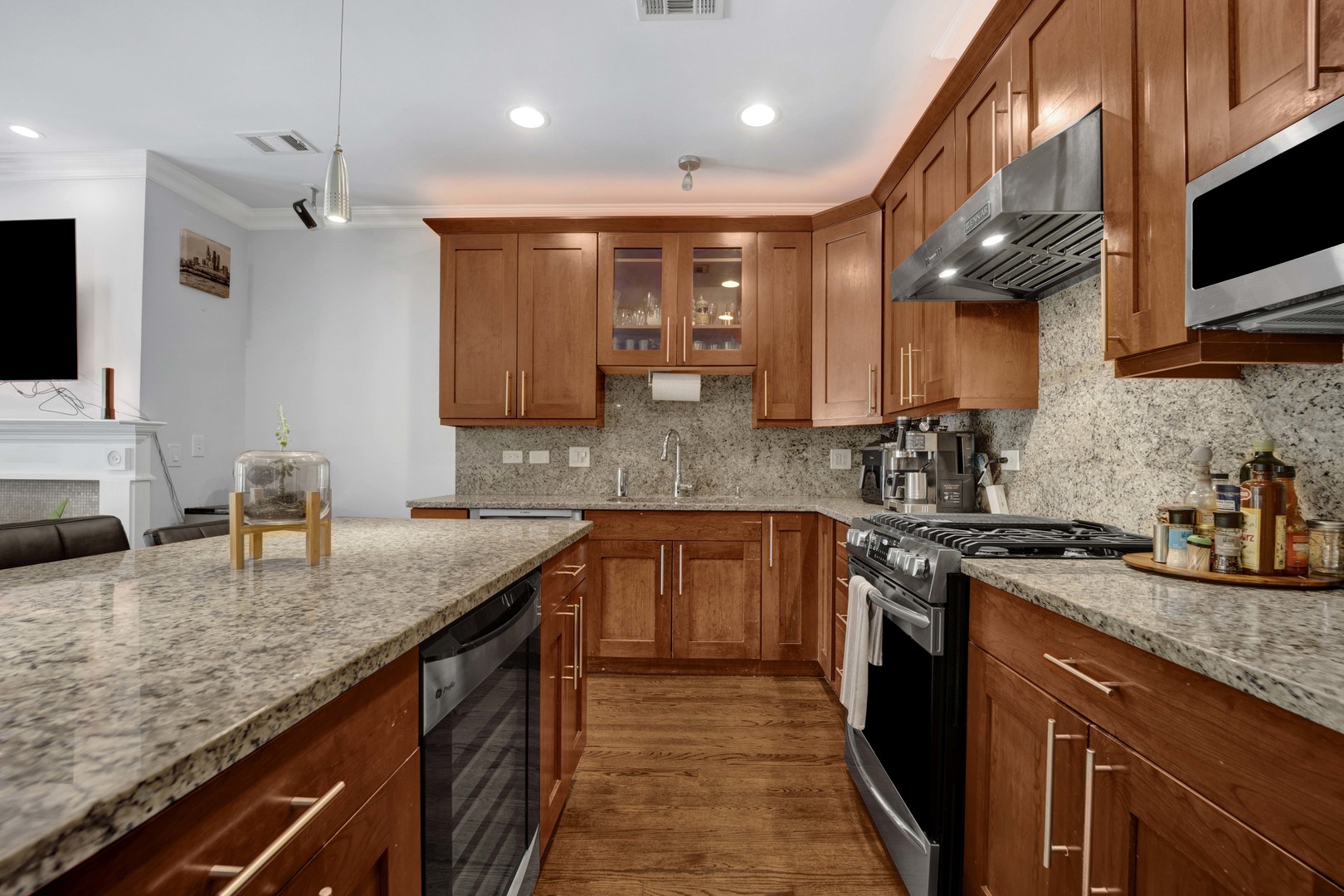 409 W North Avenue 2e Property Photo 6