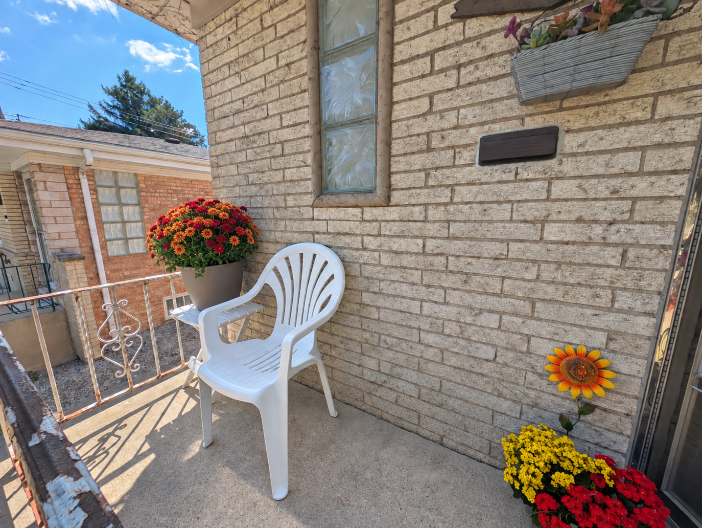 7719 W Jarvis Avenue Property Photo 3