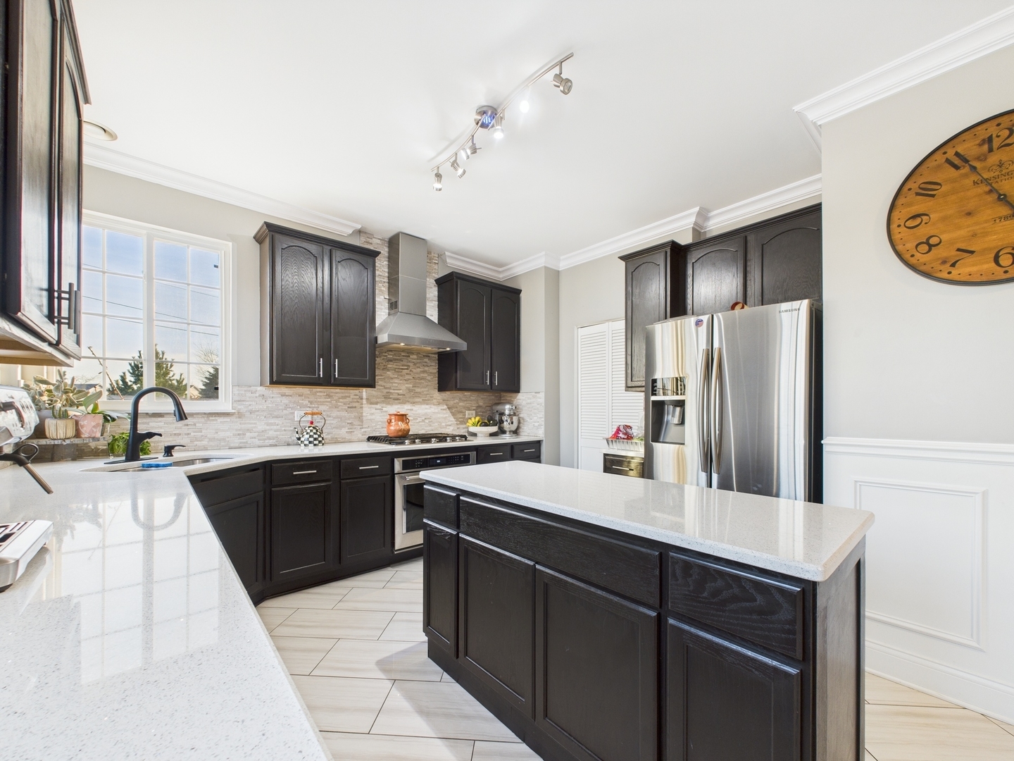 6402 Valley Ridge Drive Property Photo 3