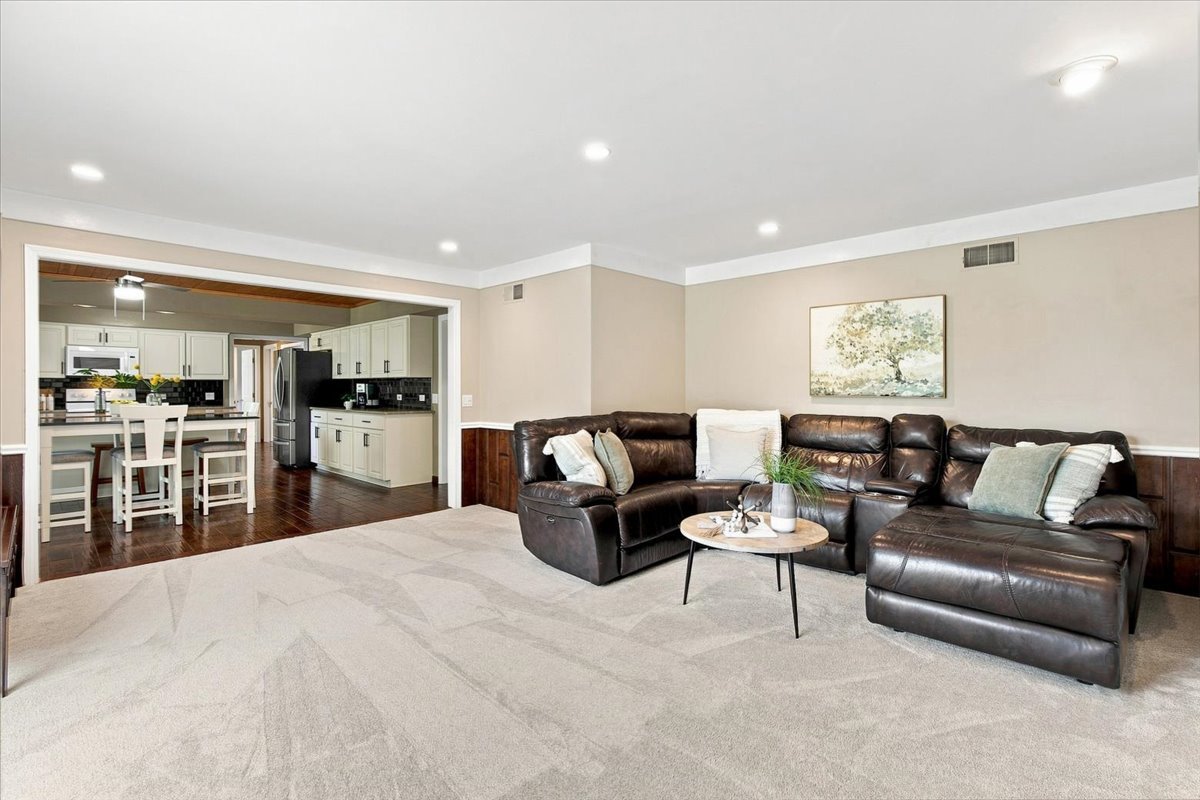 816 Paddock Lane Property Photo 13