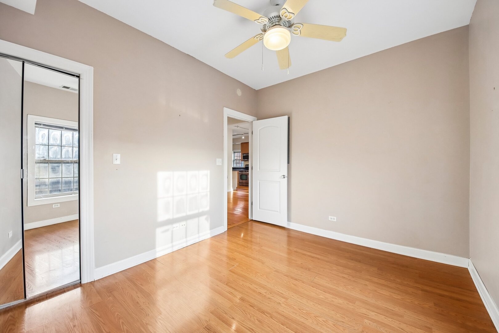 841 E 52nd Street 3 Property Photo 16