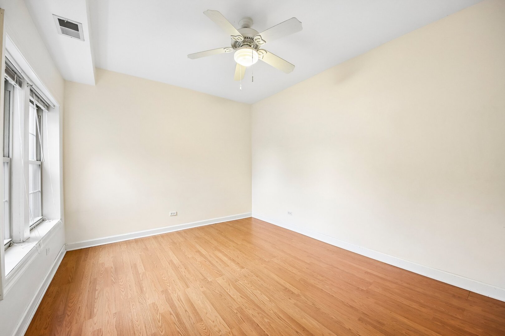 841 E 52nd Street 3 Property Photo 25