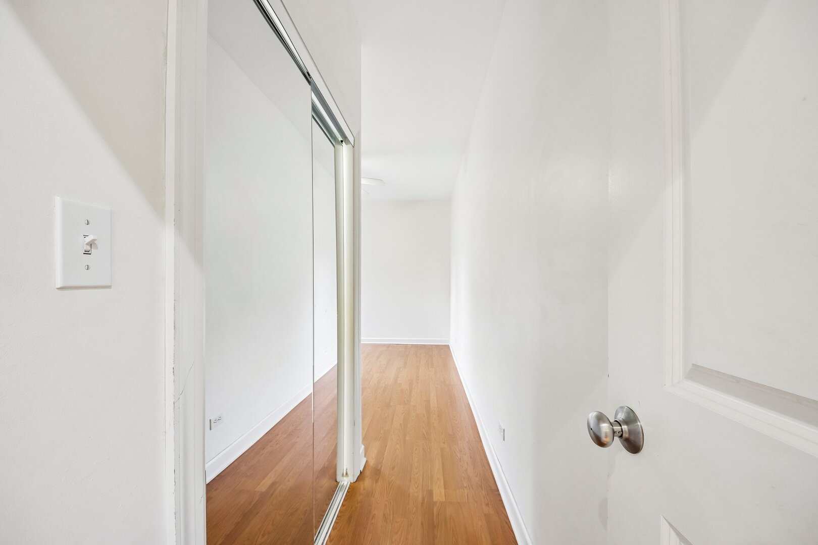 841 E 52nd Street 3 Property Photo 29