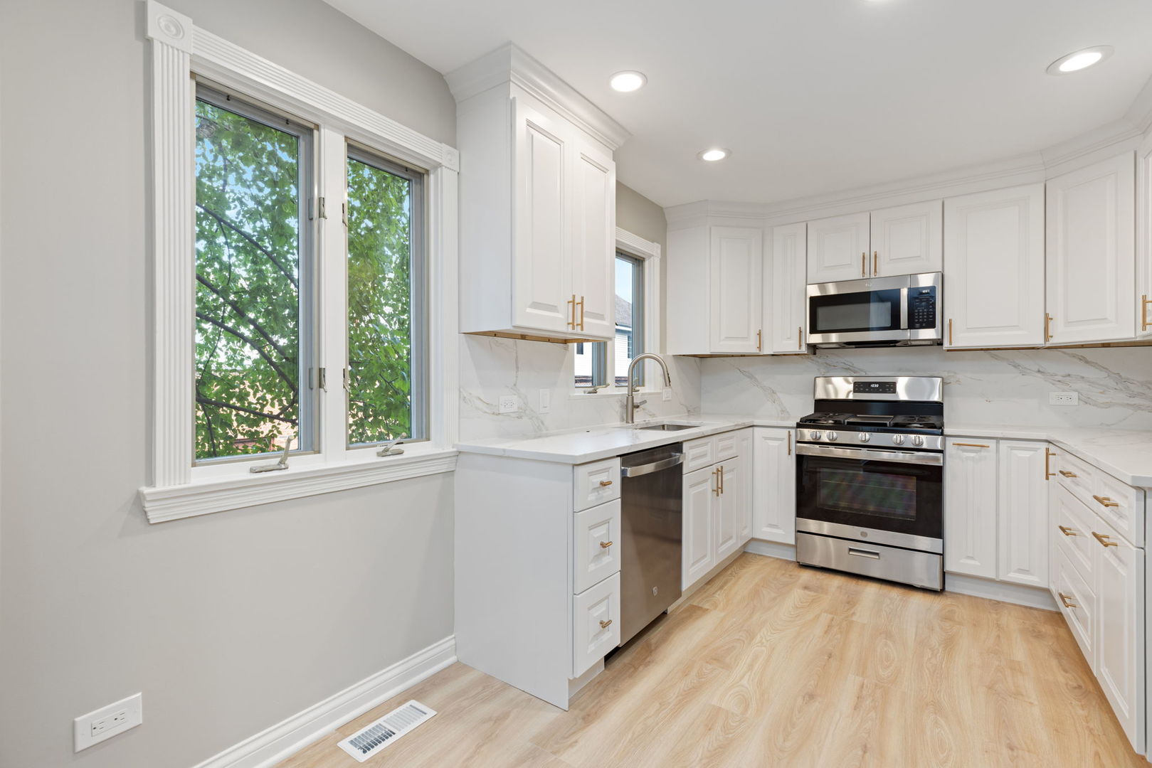 1829 Wilmette Avenue C Property Photo 13
