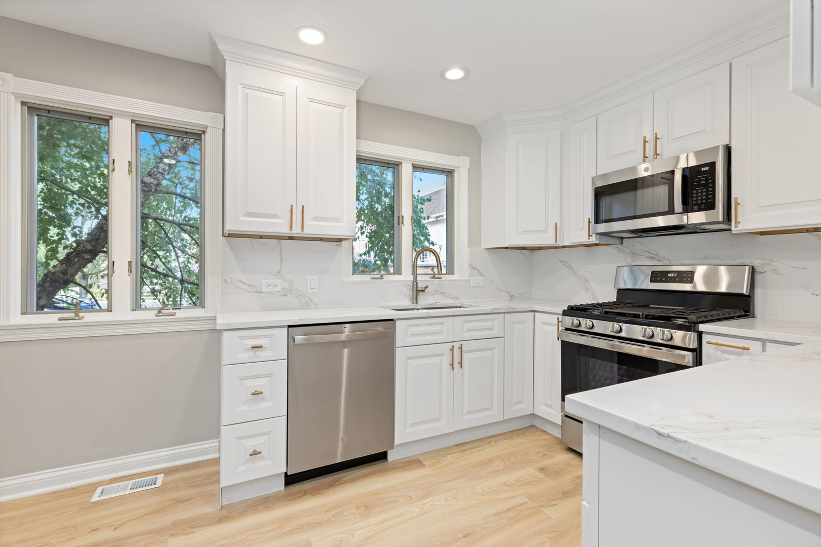 1829 Wilmette Avenue C Property Photo 14