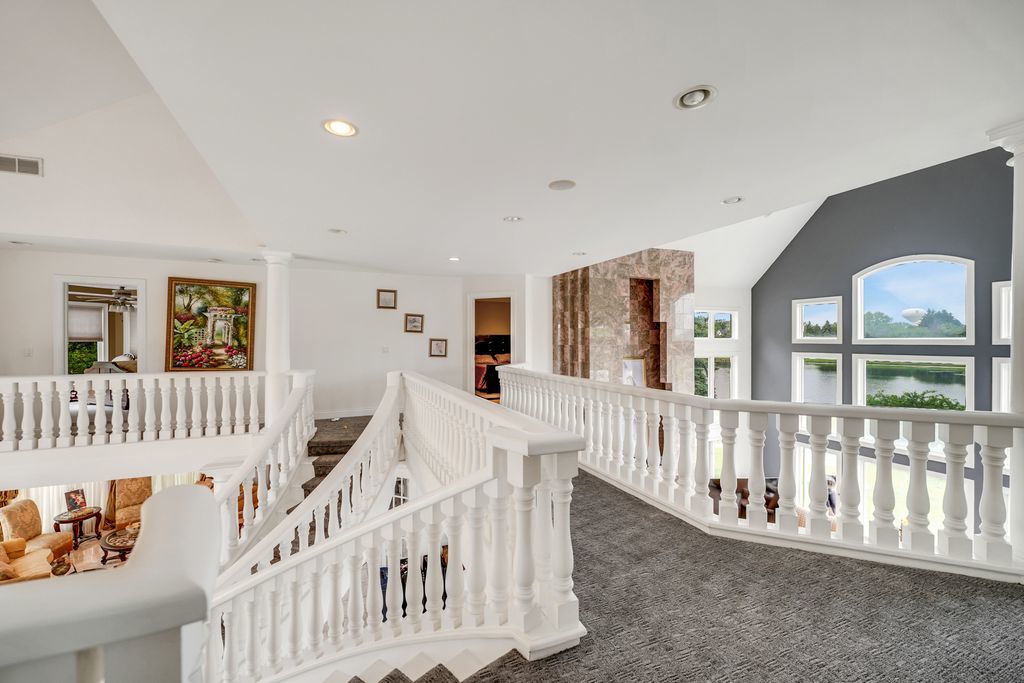 2 Ruffled Feathers Drive Property Photo 16