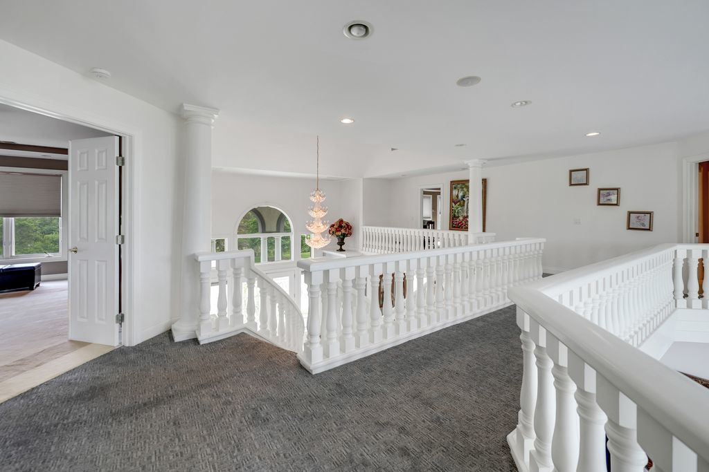 2 Ruffled Feathers Drive Property Photo 17