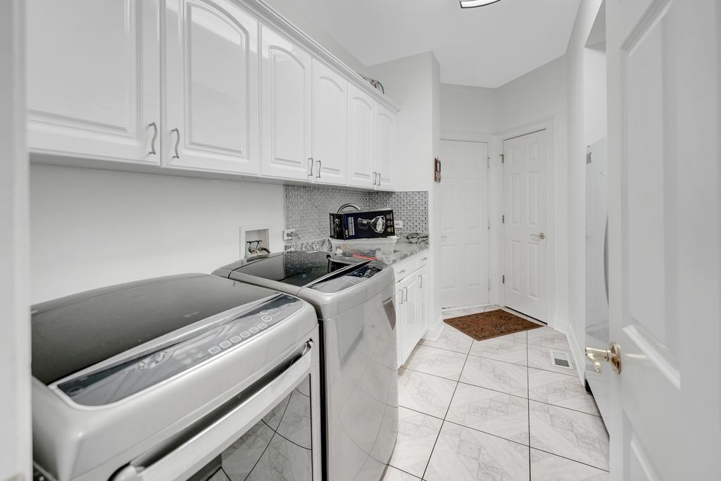 2 Ruffled Feathers Drive Property Photo 45