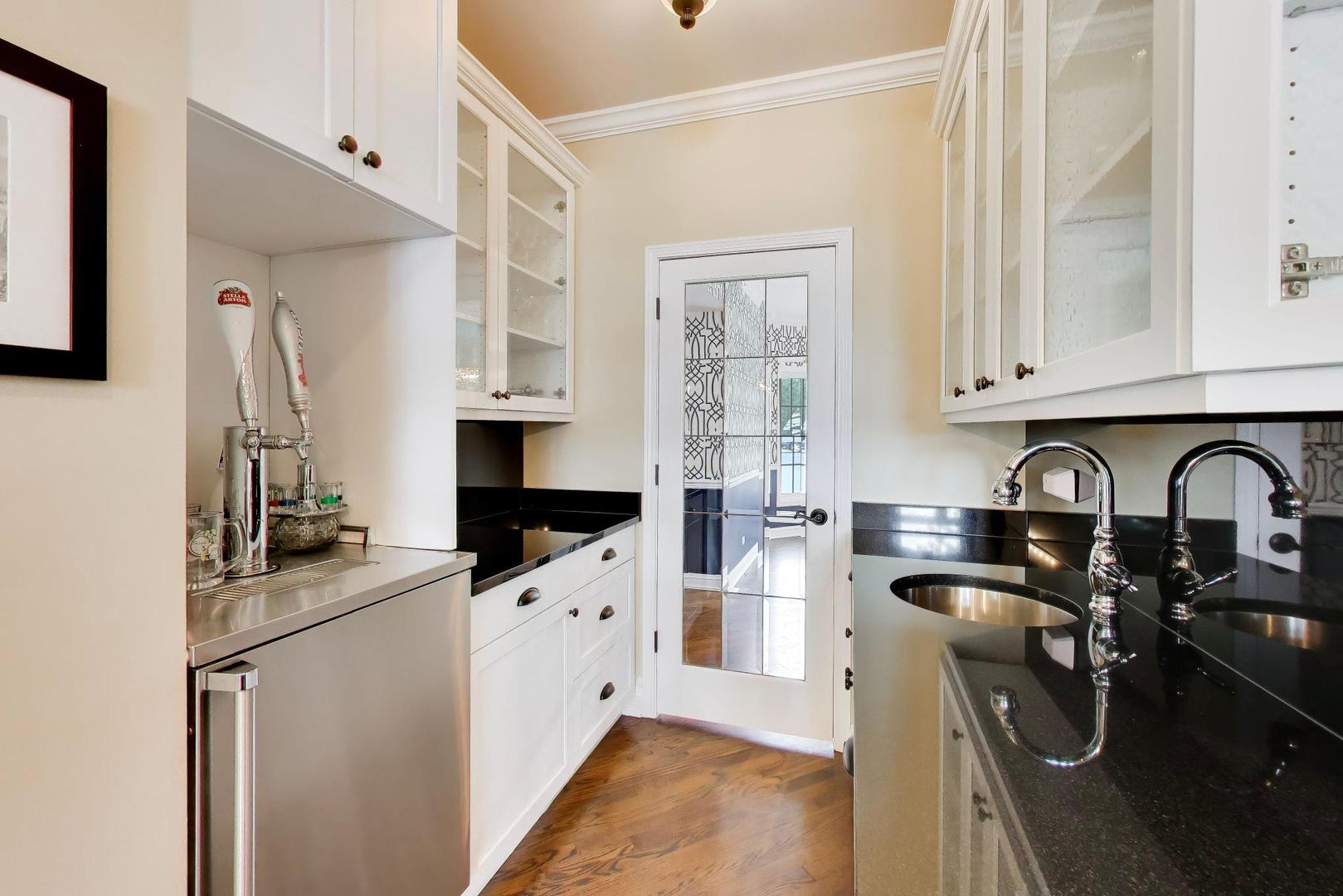 605 Lake Shore Boulevard Property Photo 17