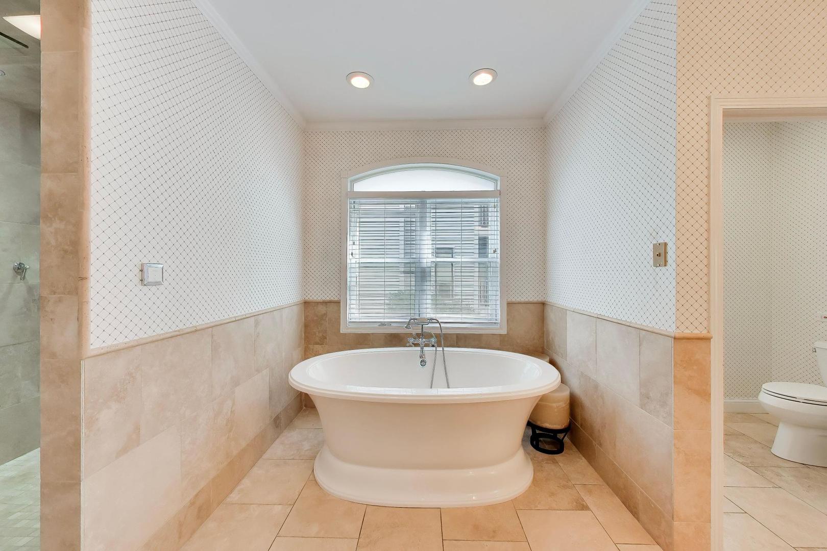 605 Lake Shore Boulevard Property Photo 27