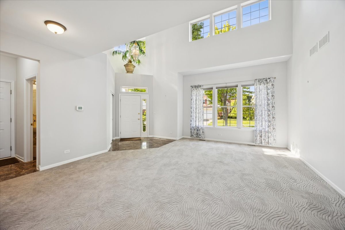 2409 Meadowbrook Lane Property Photo 4