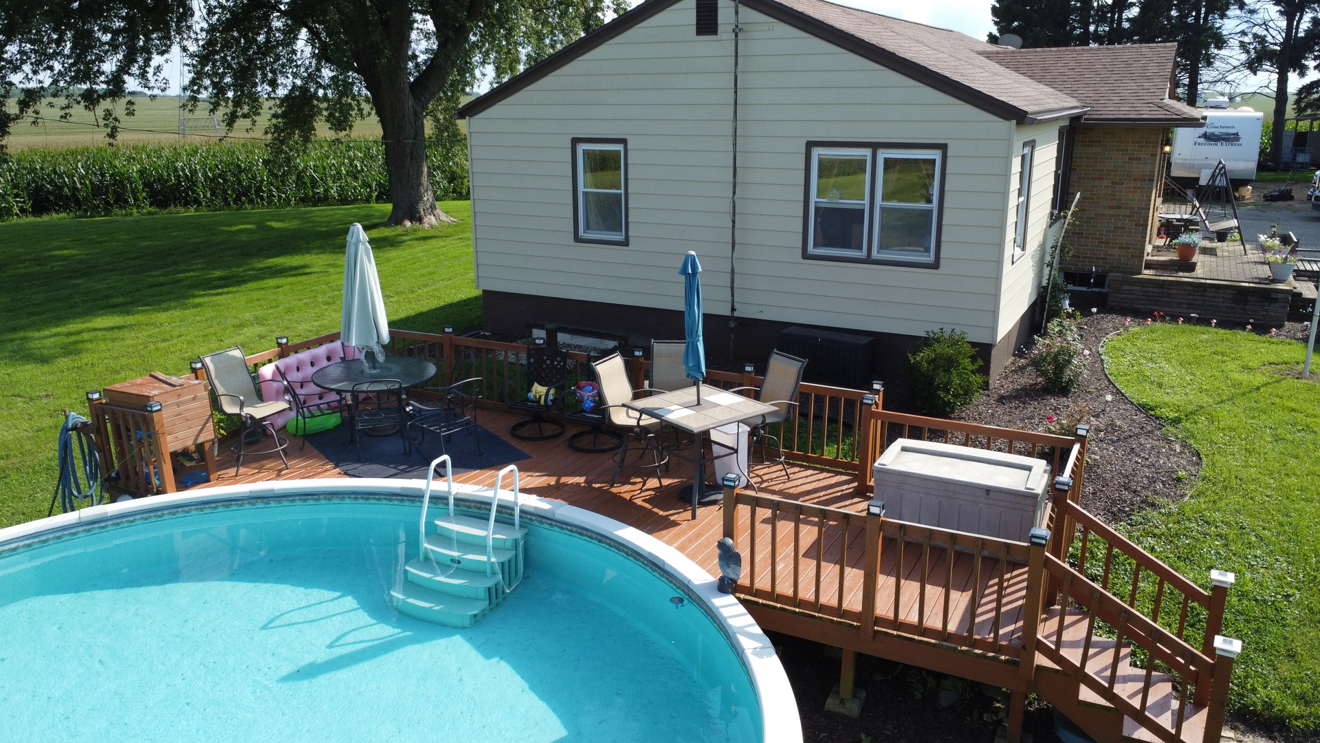 1143 Oak Street Property Photo 8