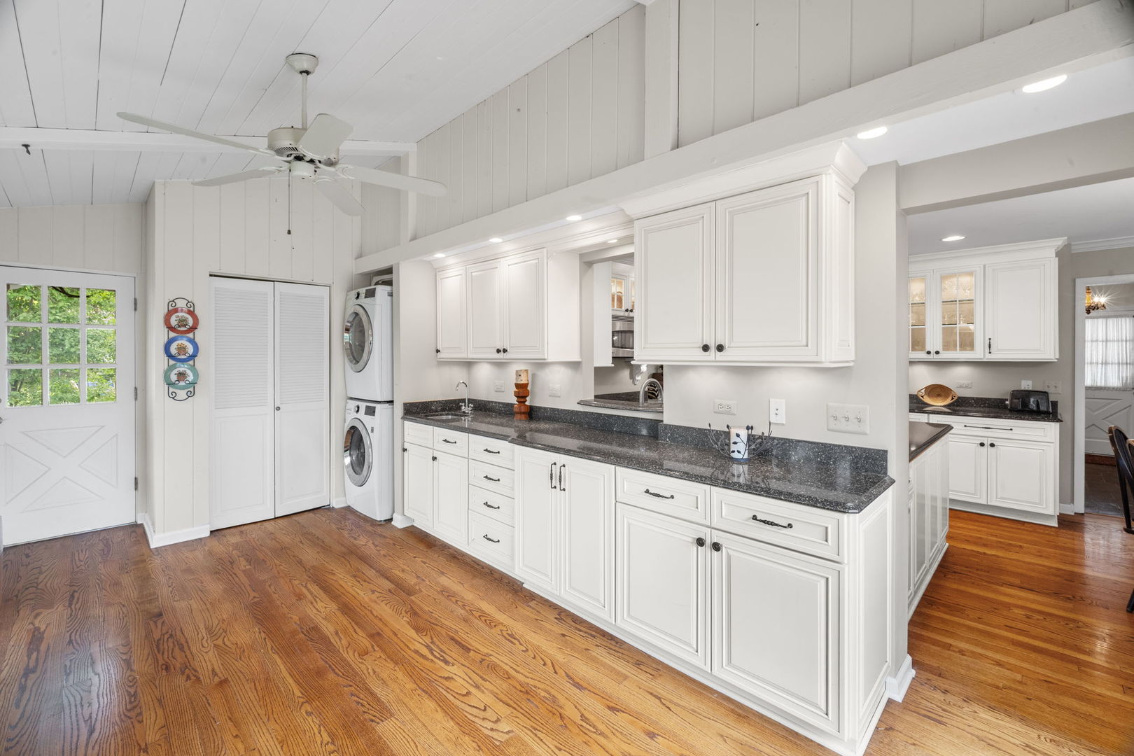1533 N Belmont Avenue Property Photo 10