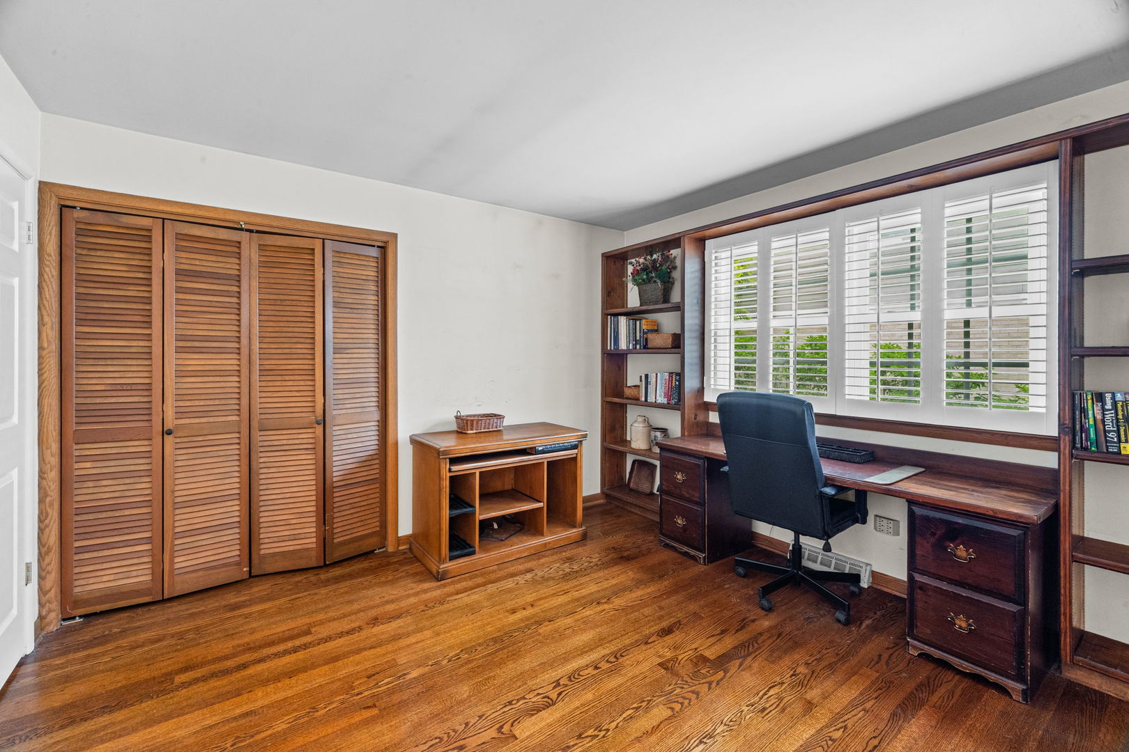 1533 N Belmont Avenue Property Photo 16