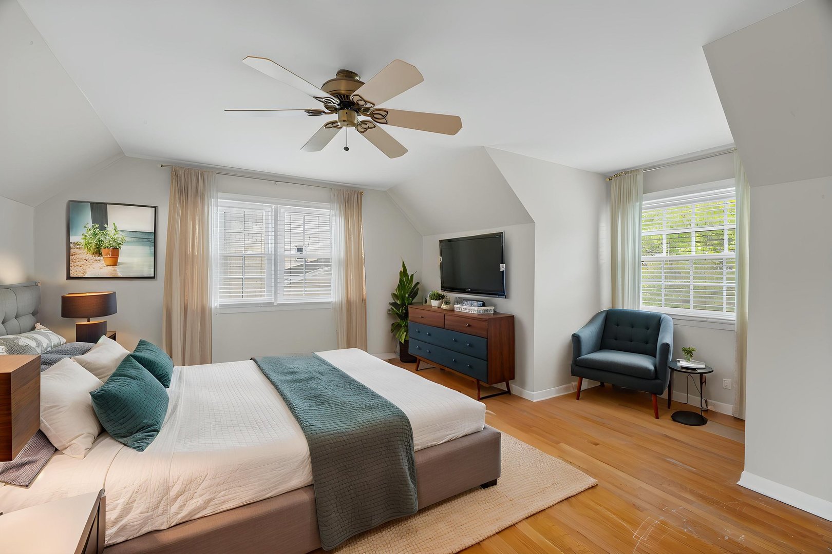 1533 N Belmont Avenue Property Photo 17