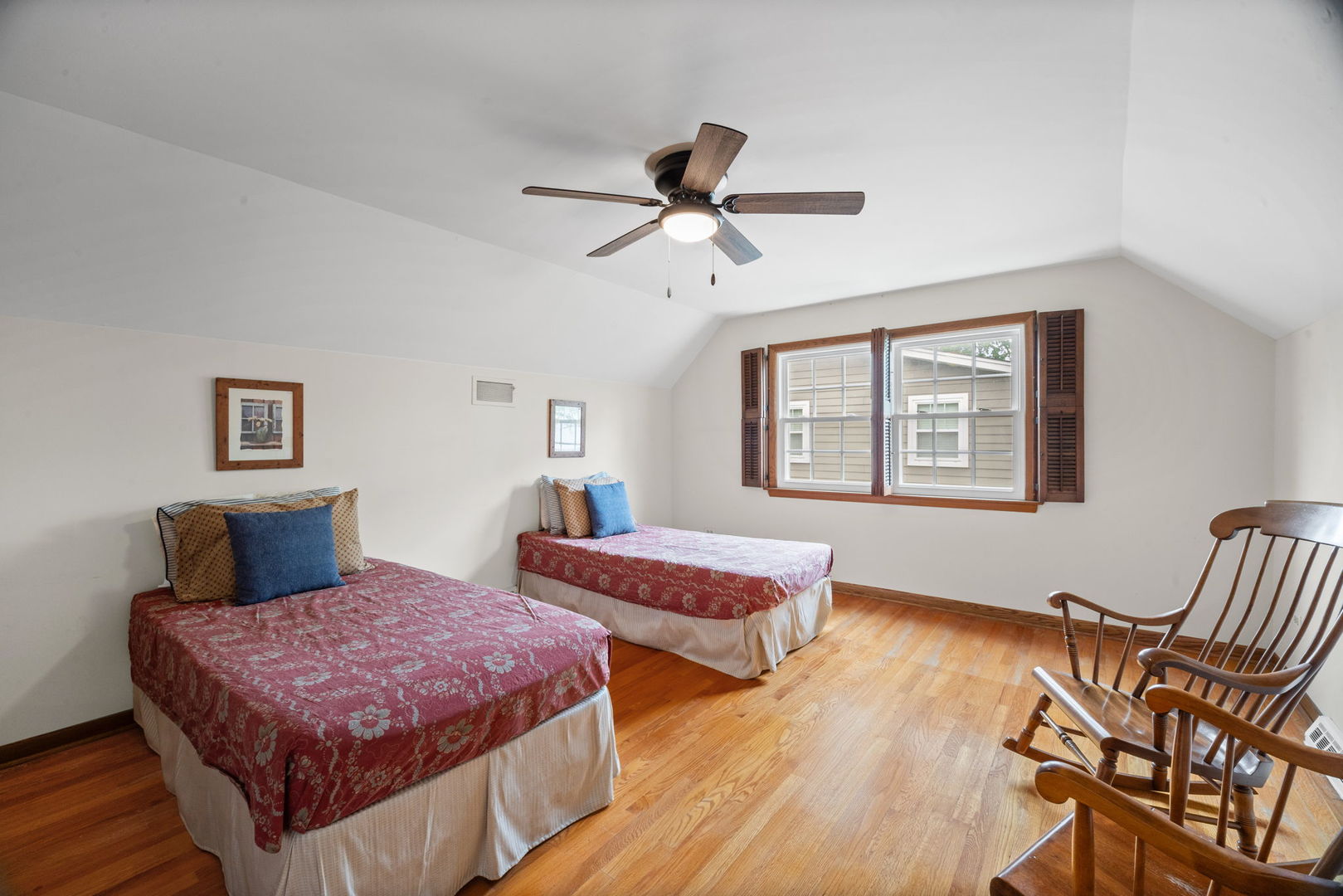 1533 N Belmont Avenue Property Photo 19