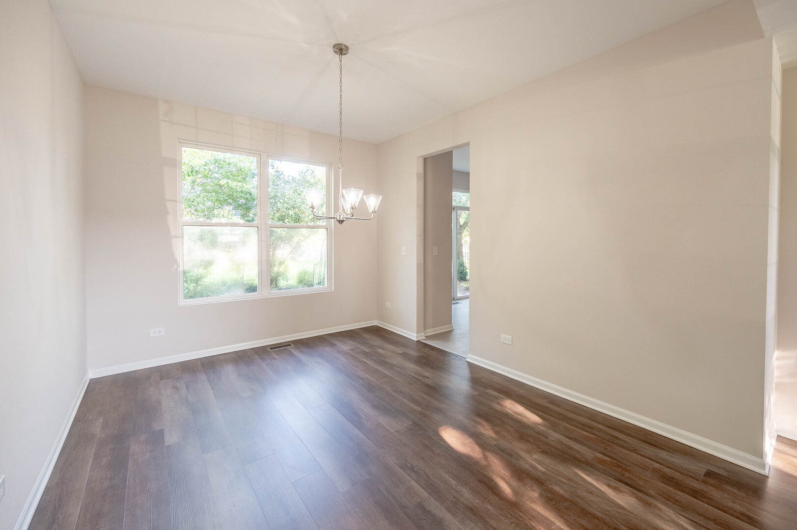 1401 Bridgehampton Drive Property Photo 4