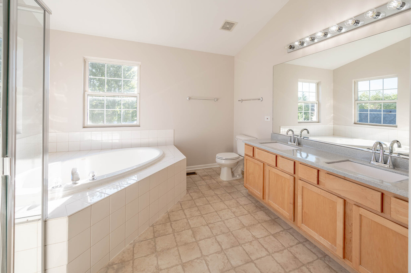 1401 Bridgehampton Drive Property Photo 11