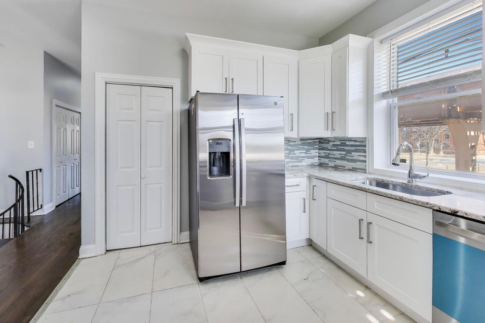 313 E 60th Street 1 Property Photo 15
