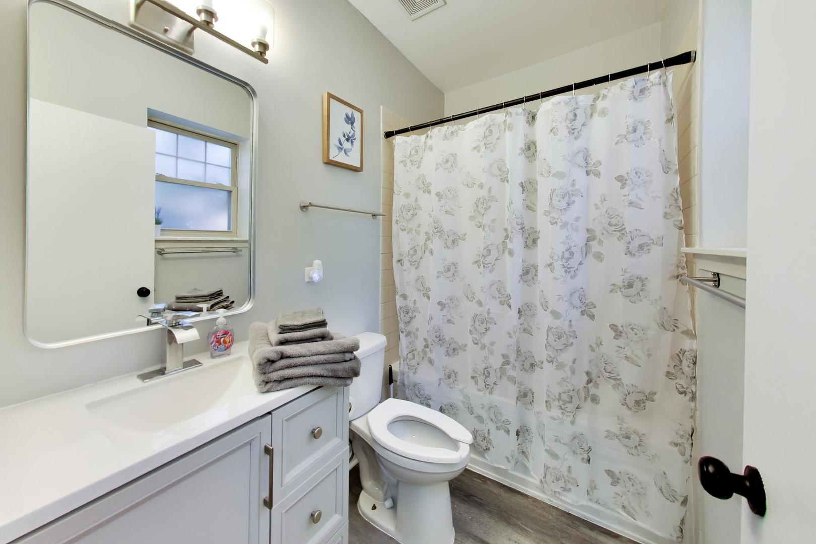 2315 E 70th Place 213 Property Photo 16