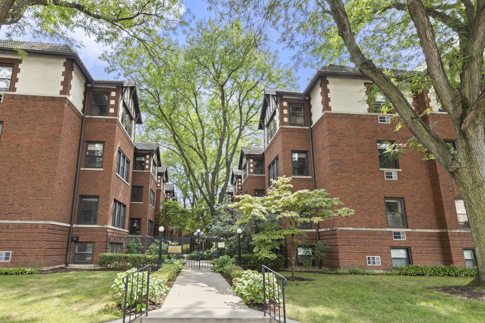 821 Lake Street 2S