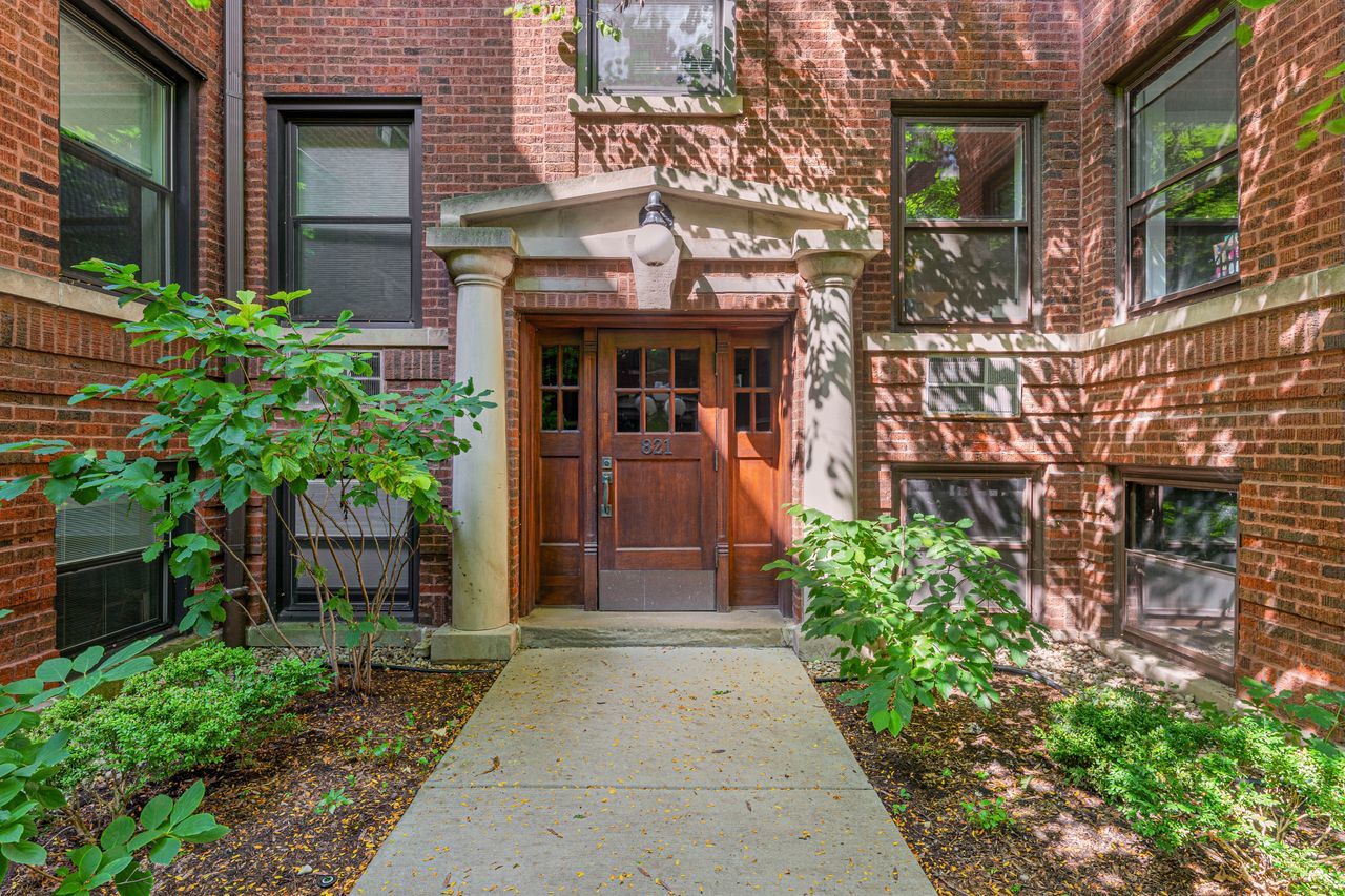 821 Lake Street 2s Property Photo 3