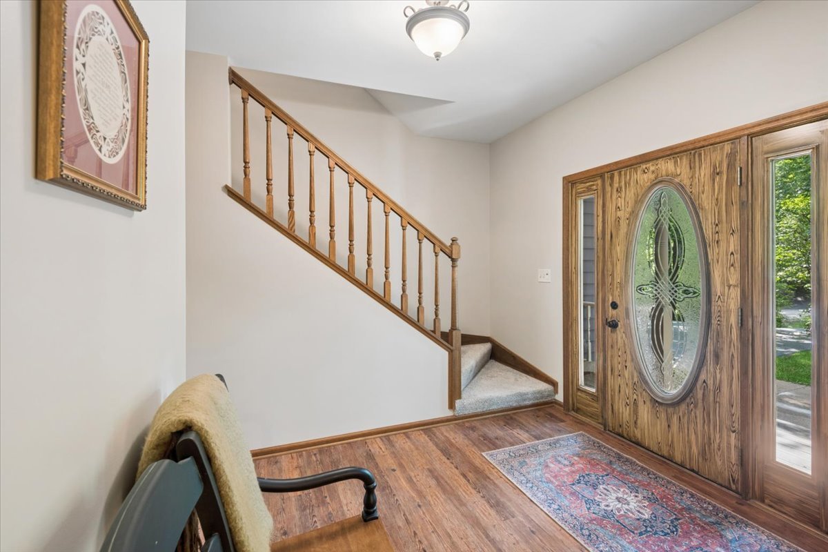 300 White Tail Lane Property Photo 9