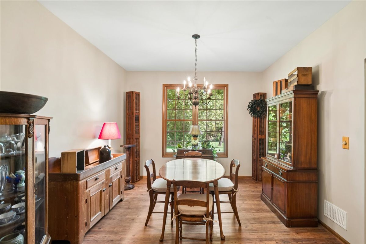 300 White Tail Lane Property Photo 12