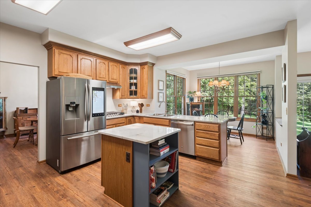 300 White Tail Lane Property Photo 13