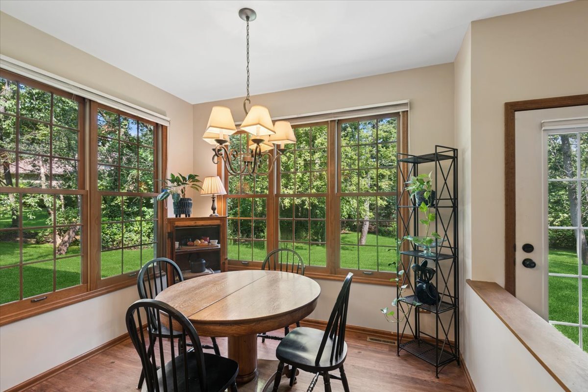 300 White Tail Lane Property Photo 16