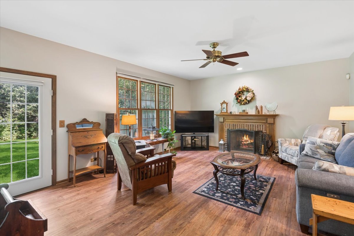 300 White Tail Lane Property Photo 17