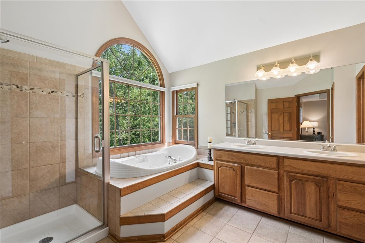 300 White Tail Lane Property Photo 22