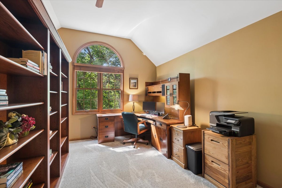 300 White Tail Lane Property Photo 26