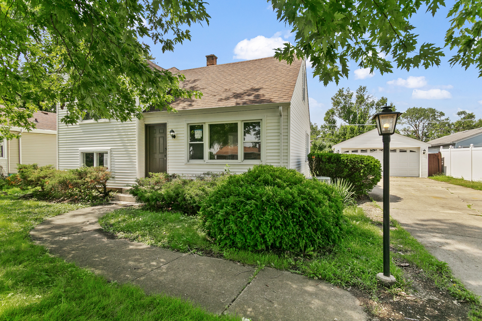 7742 S Oketo Avenue Property Photo 2