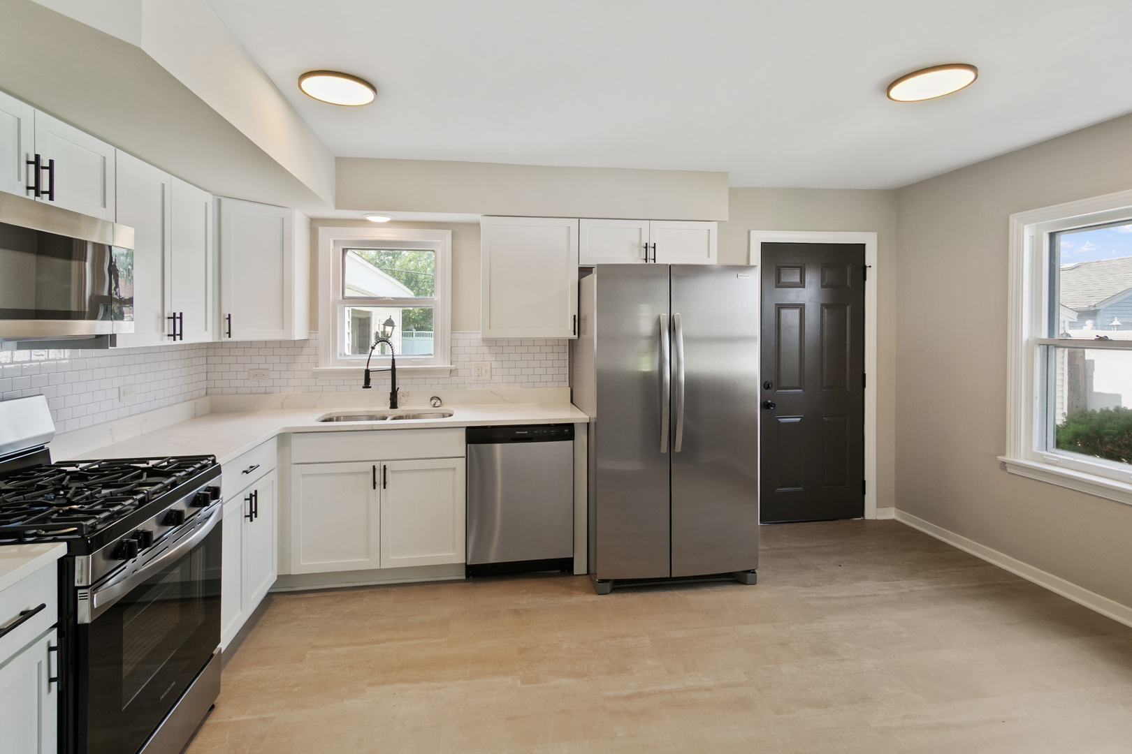 7742 S Oketo Avenue Property Photo 3