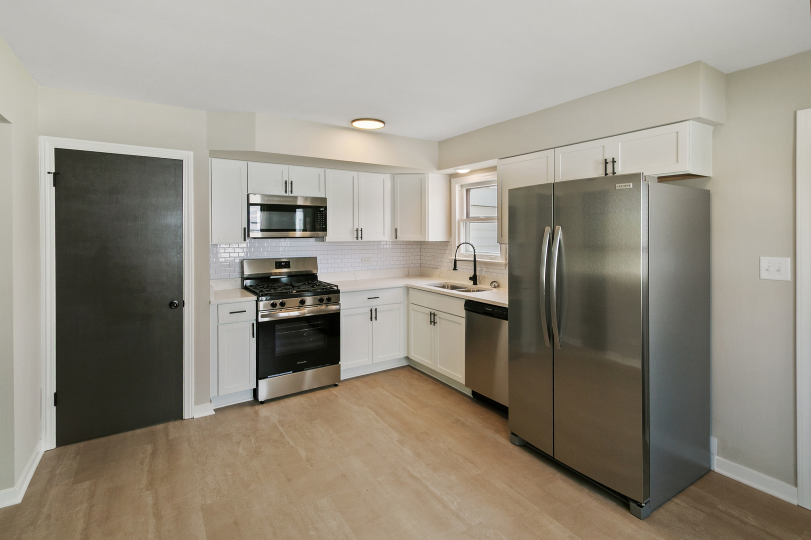 7742 S Oketo Avenue Property Photo 4