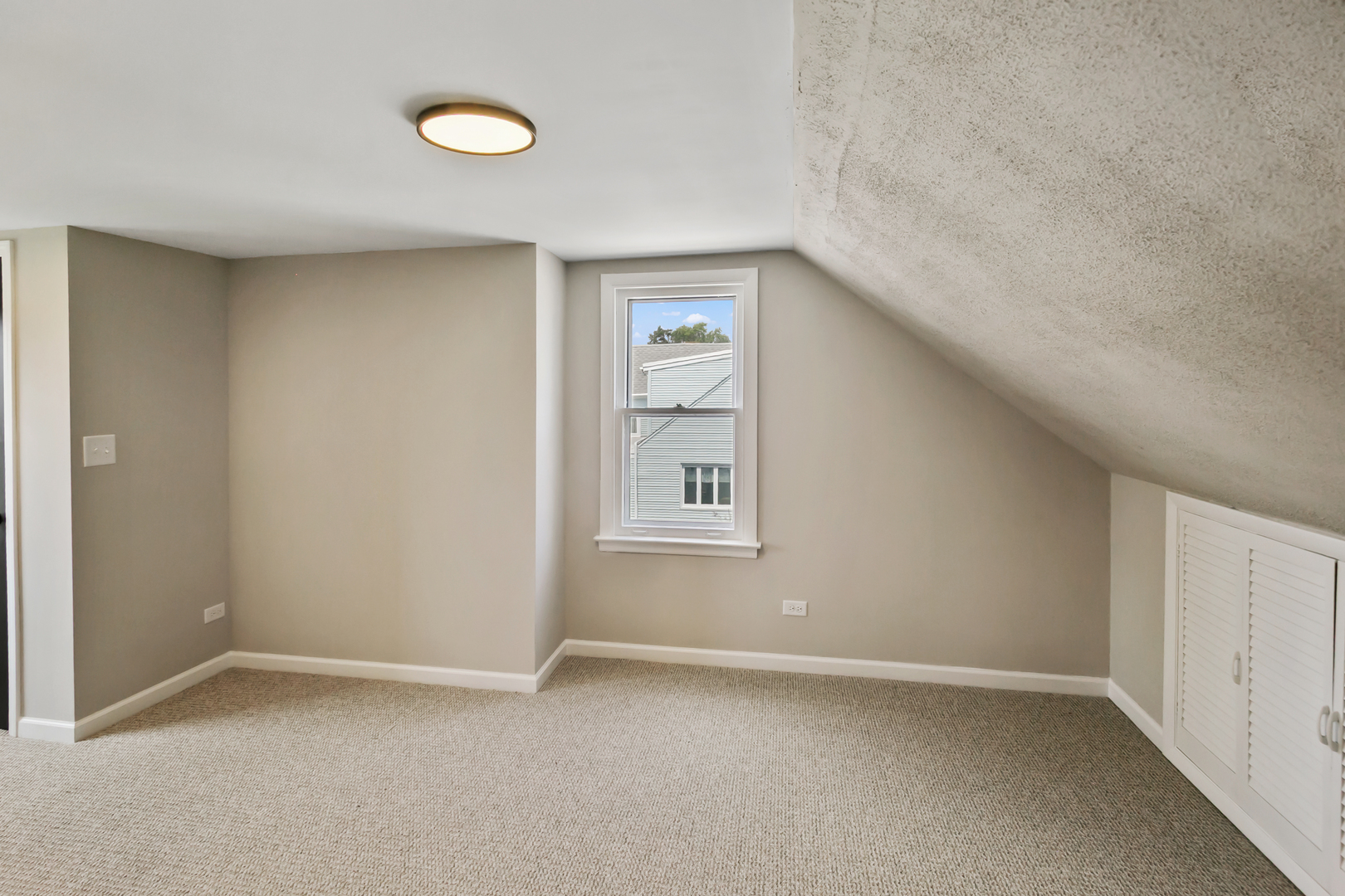 7742 S Oketo Avenue Property Photo 9